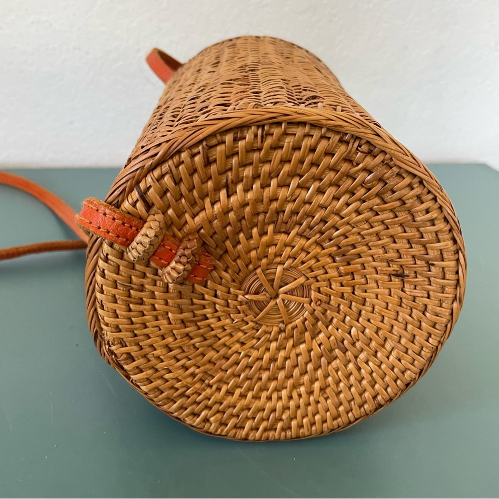 Rattan Wicker Woven Crossbody Bag Cognac Brown Oval cylinder shape leather strap - Picture 6 of 13